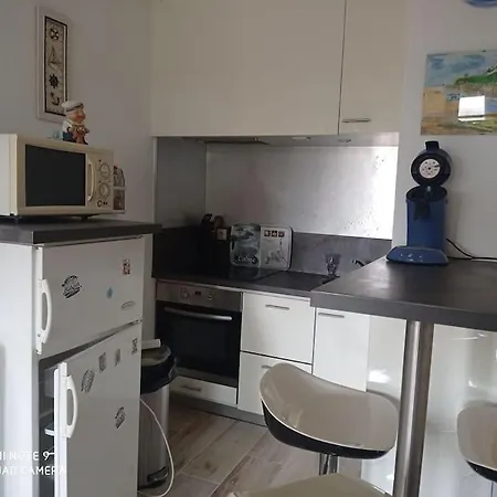 222 A Cent Metres De L'ocean * סניוס